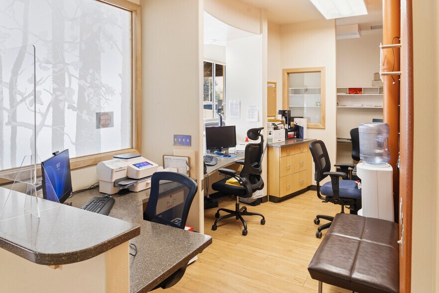 More Photos Of 308 Main St, Olathe Medical For Lease
