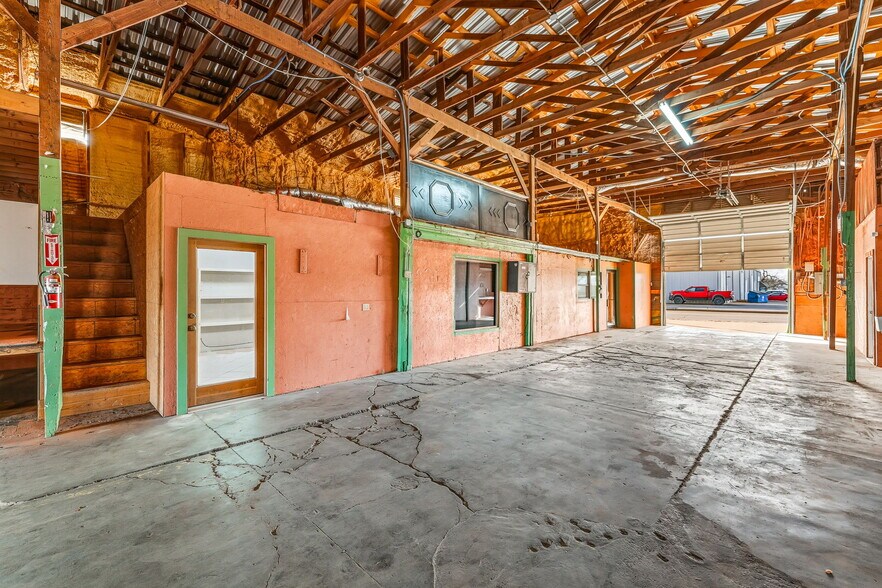 More Photos Of 26 W Washington Dr, San Angelo Warehouse For Sale