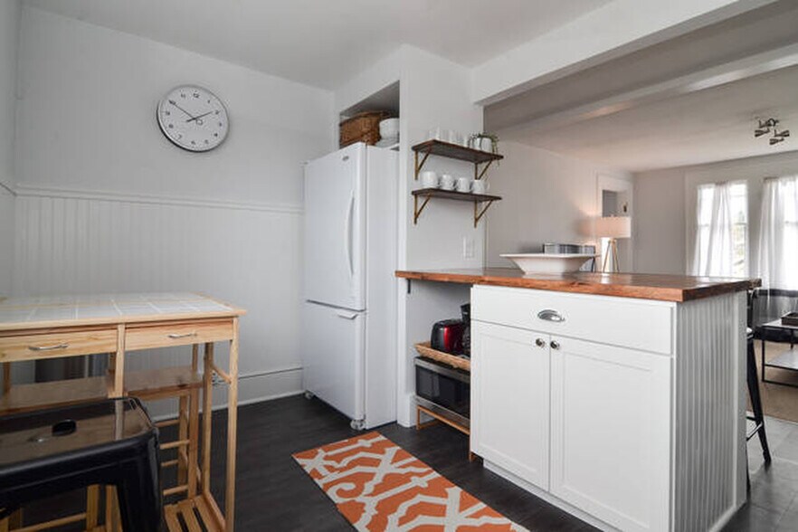 More Photos Of 1302 N 49th St, Seattle Apartments For Sale