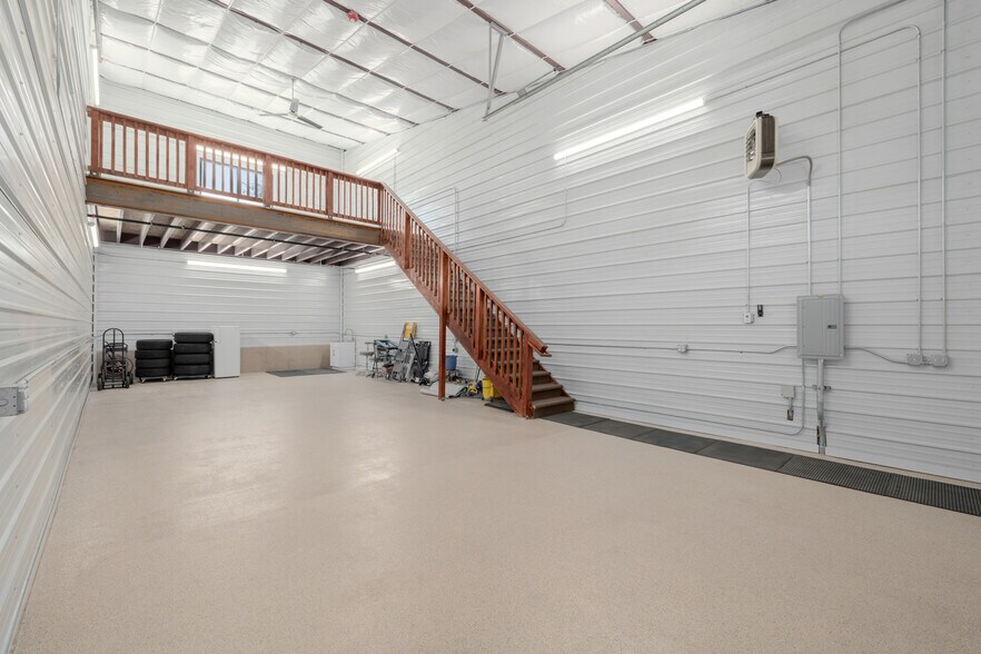 More Photos Of 560 Ames St, Lakewood Industrial For Sale