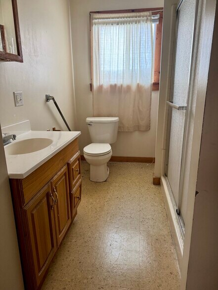 More Photos Of 374 Niles Cortland Rd SE, Warren Specialty For Sale