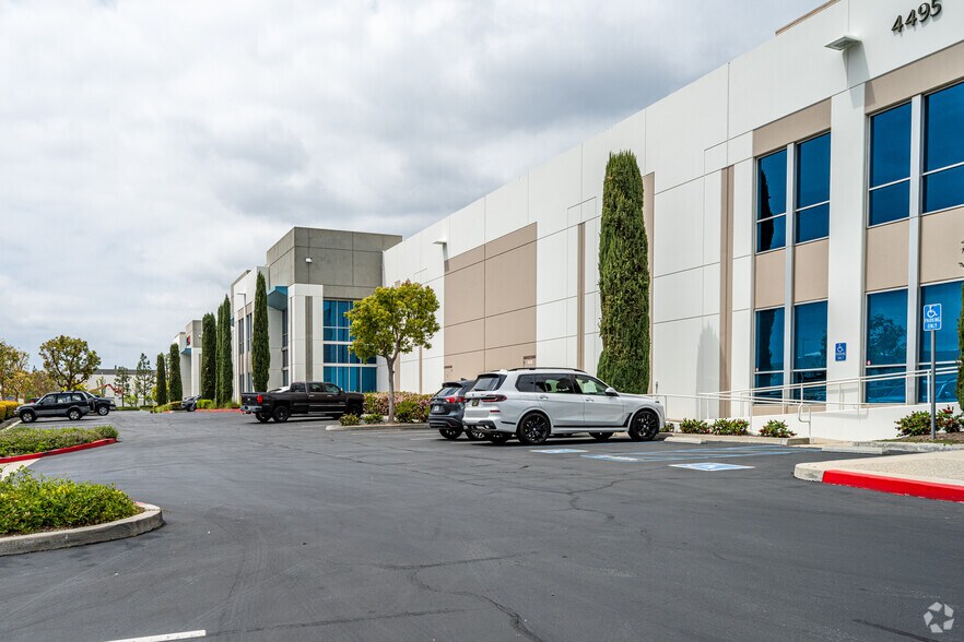 More Photos Of 4495 E Wall St, Ontario Distribution For Lease