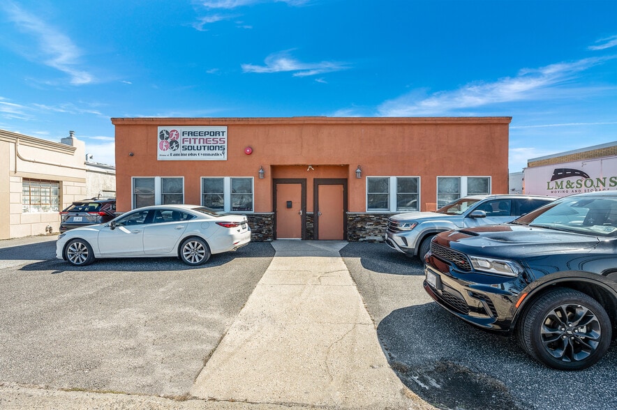 More Photos Of 27 Hanse Ave, Freeport Manufacturing For Sale