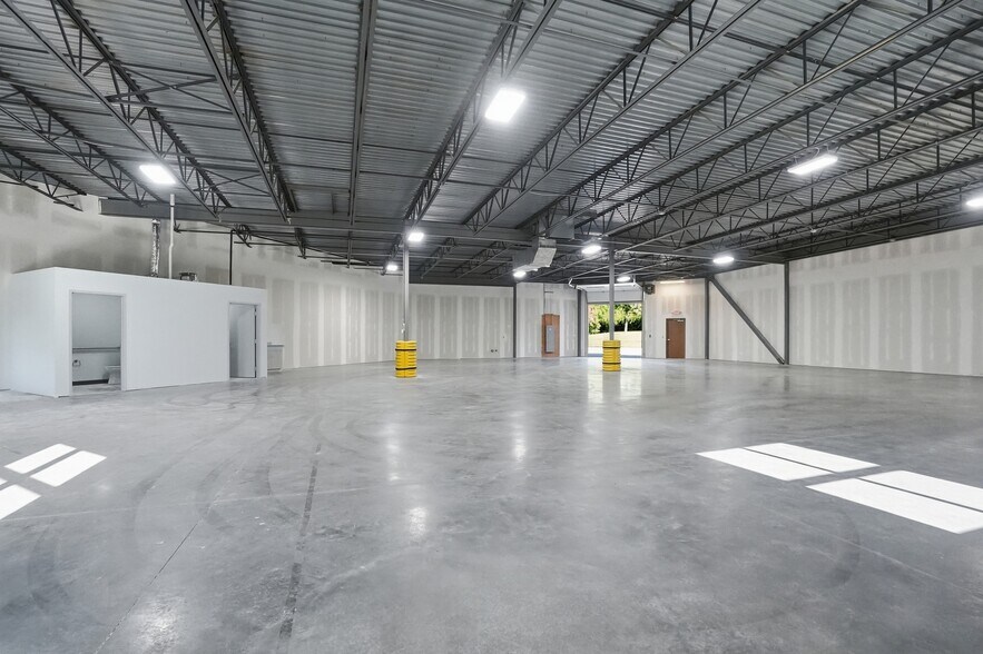 More Photos Of 1740 Thomas Paine Pky, Dayton Warehouse For Lease