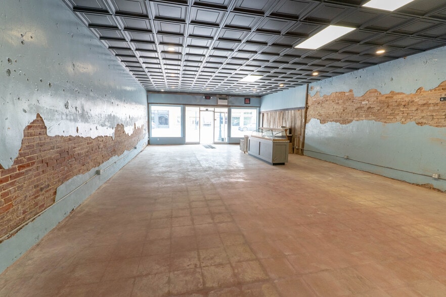More Photos Of 110 E Clark St, Bartlett General Retail For Sale