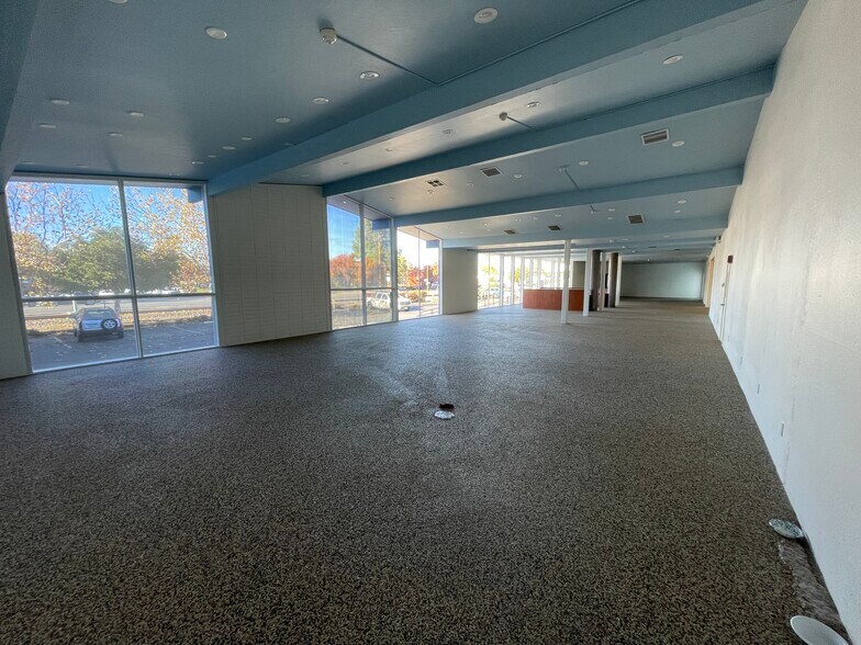 More Photos Of 3000 Winchester Blvd, Campbell Service For Lease