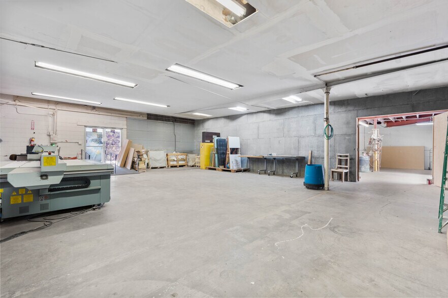More Photos Of 491 W Rialto Ave, Rialto Manufacturing For Sale