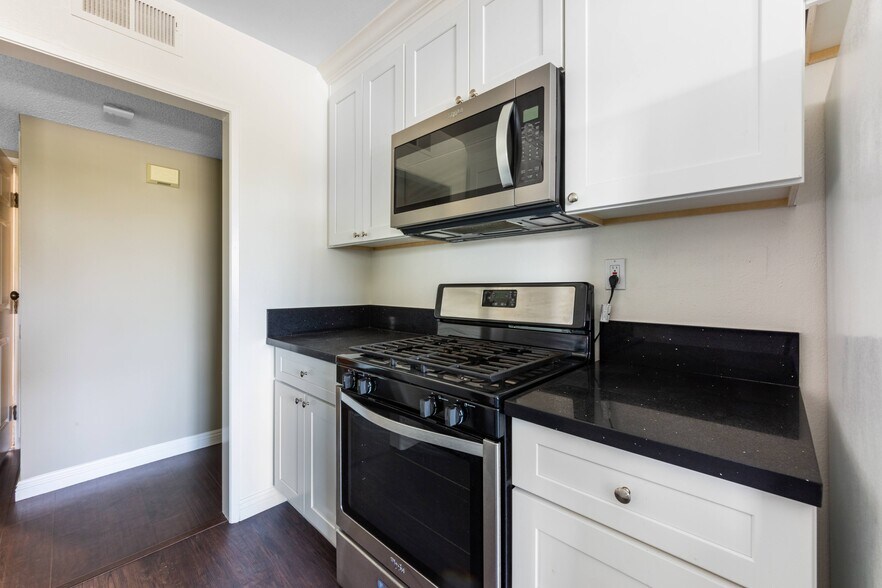 More Photos Of 13951 Moorpark St, Sherman Oaks Apartments For Sale