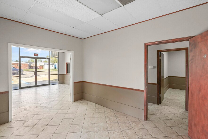 More Photos Of 421 W Tunnel Blvd, Houma Storefront For Sale
