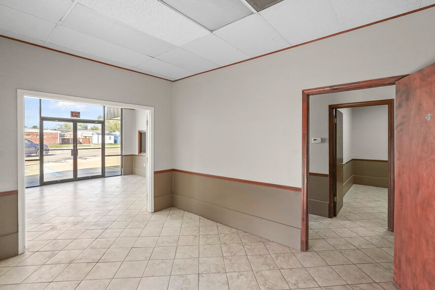More Photos Of 421 W Tunnel Blvd, Houma Storefront Retail Office For Sale