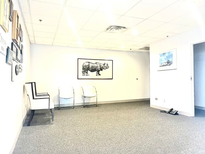 More Photos Of 619 Enterprise Dr, Oak Brook Medical For Lease