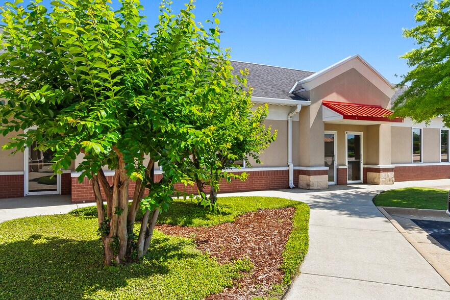 More Photos Of 2002 McFarland Blvd E, Tuscaloosa Office For Lease