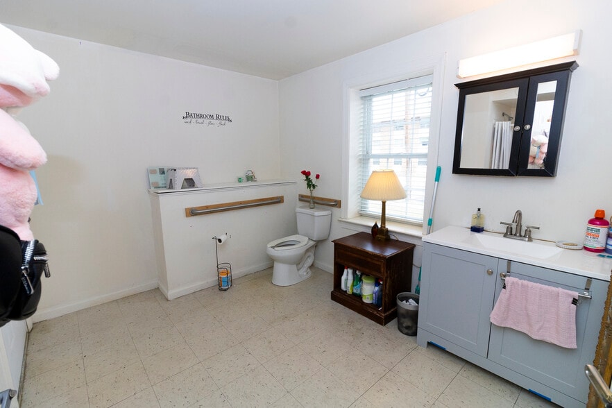 More Photos Of 153 Courtney St, Newark Apartments For Sale