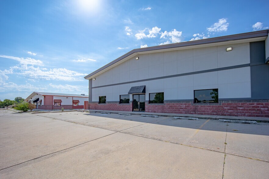 More Photos Of 1940 Harper St, Choctaw Medical For Lease