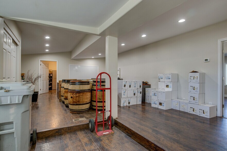 More Photos Of 7449 Fairplay Rd, Somerset Specialty For Sale