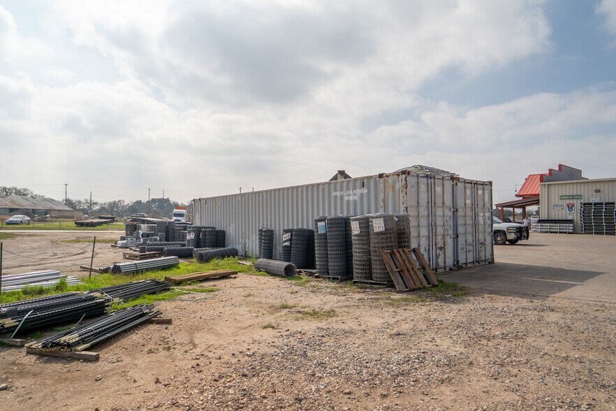 More Photos Of 610 E End St, Goliad General Retail For Sale