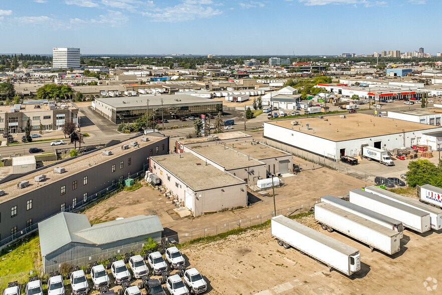 More Photos Of 5705 99 St NW, Edmonton Flex For Sale