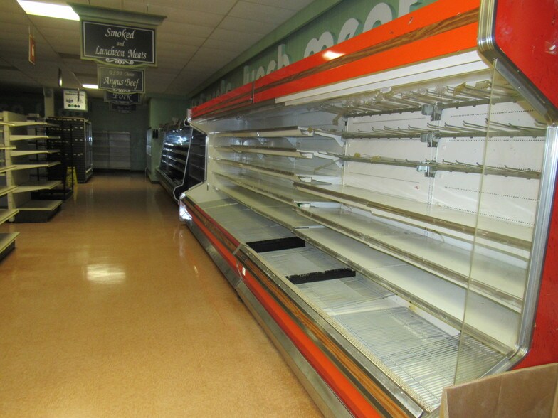 More Photos Of 275 Laing St, Redgranite Supermarket For Lease