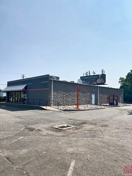 More Photos Of 96 Frontage Rd, East Haven Storefront For Sale