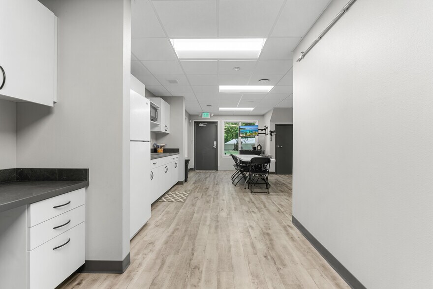 More Photos Of 10800 E 77th Ter, Raytown Medical For Sale