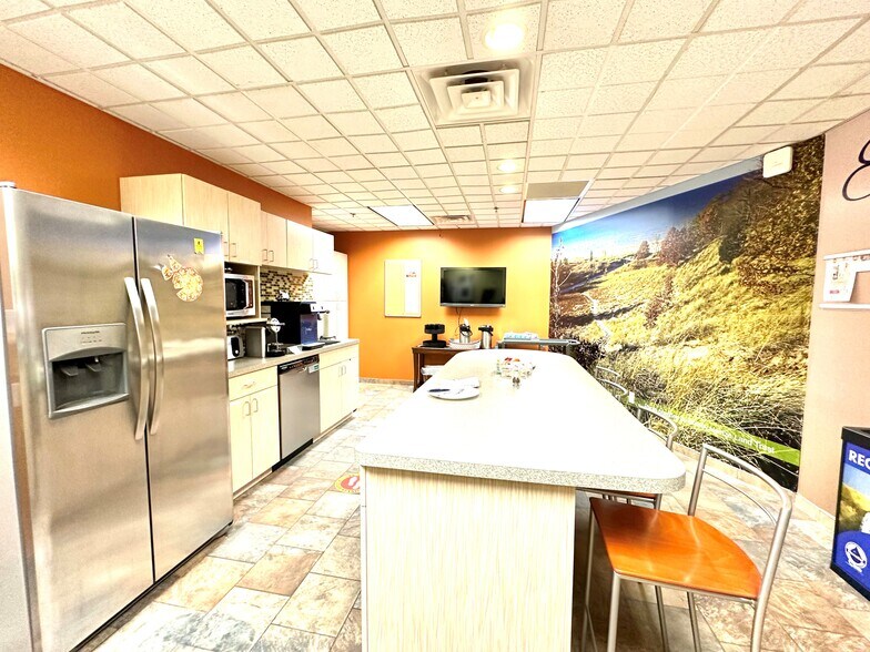 More Photos Of 707 E 80th Pl, Merrillville Office For Lease