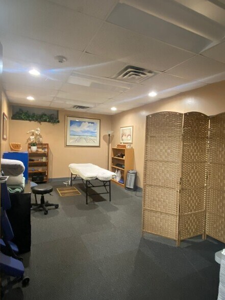More Photos Of 20 Country Club Dr, Downingtown Medical For Lease