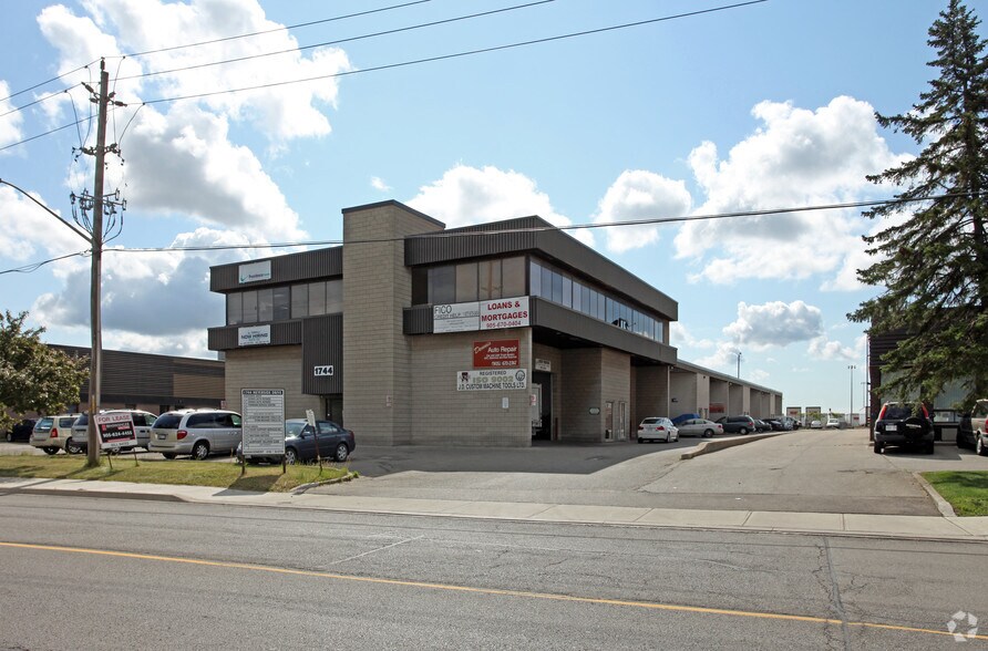 More Photos Of 1744 Meyerside Dr, Mississauga Service For Lease
