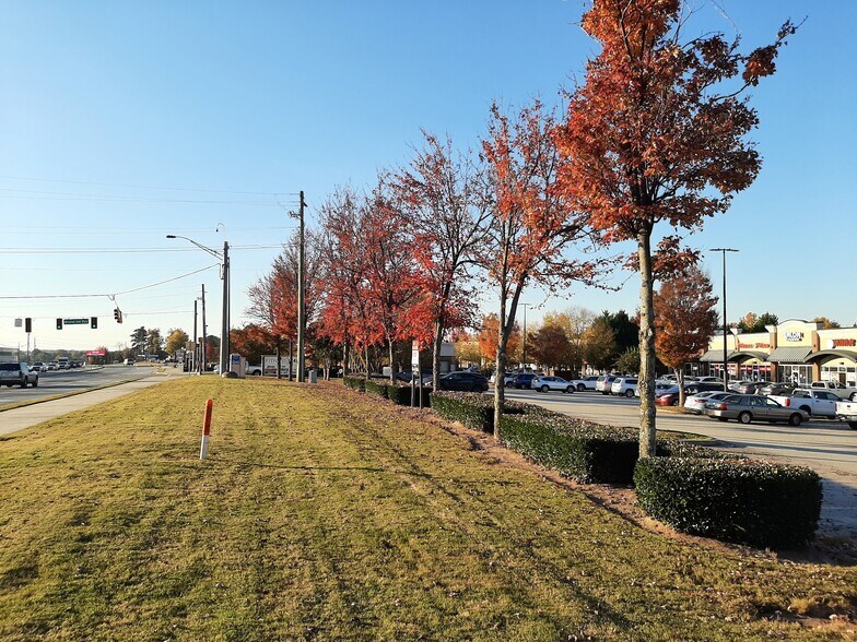 More Photos Of 4949 Lanier Islands Pkwy, Buford Unknown For Lease