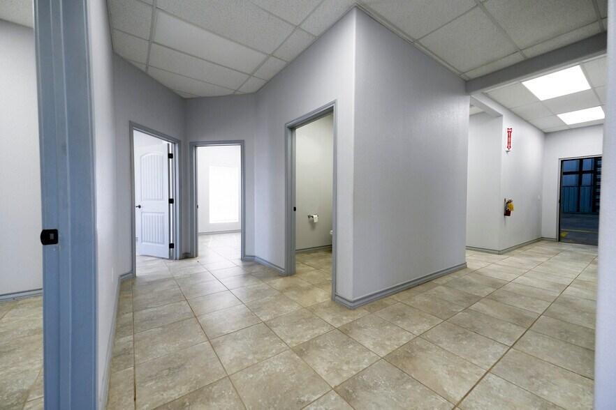 More Photos Of 1508 County Road 1105, Midland Warehouse For Lease