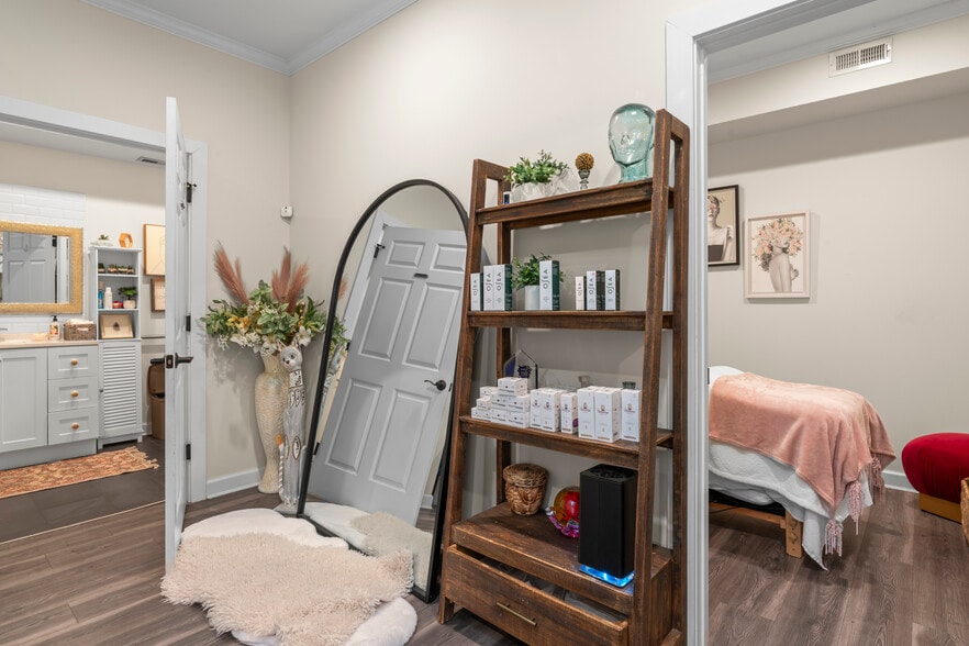 More Photos Of 104 Loudoun St SW, Leesburg Storefront Retail Office For Sale