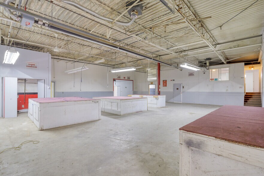 More Photos Of 14257 Tireman Ave, Dearborn Warehouse For Sale