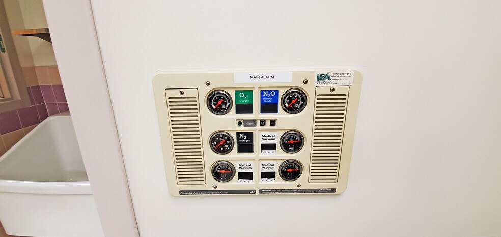 More Photos Of 12660 Riverside Dr, Valley Village Medical For Lease