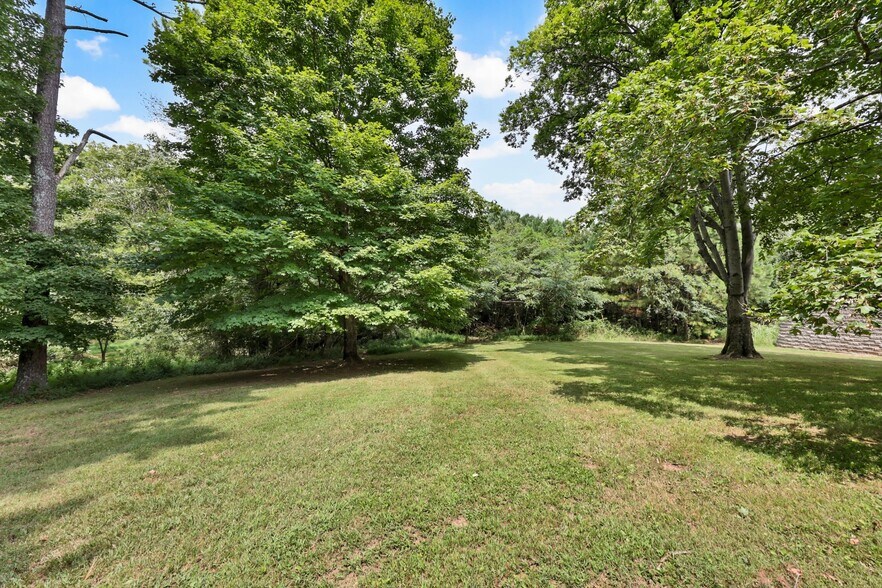 More Photos Of 451 Rossview Rd, Clarksville Office For Sale