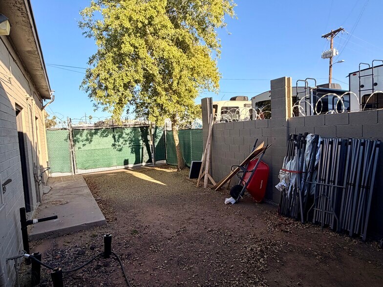 More Photos Of 2111 E Main St, Mesa Freestanding For Sale