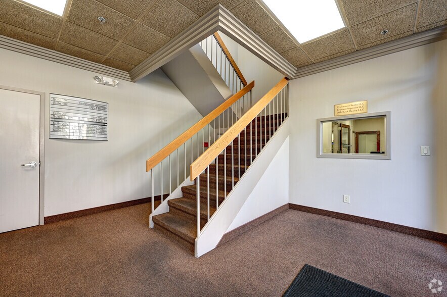 More Photos Of 190 Veterans Dr, Northvale Distribution For Lease