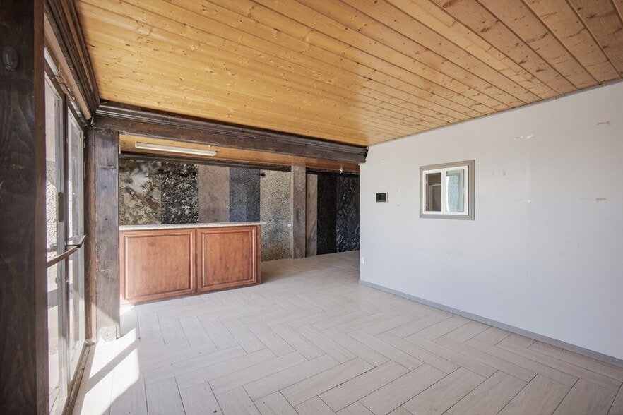 More Photos Of 543 Birch St, Lake Elsinore Warehouse For Sale