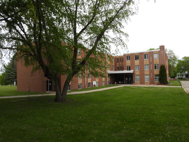 More Photos Of 315 S Grove Ave, Owatonna Schools For Sale
