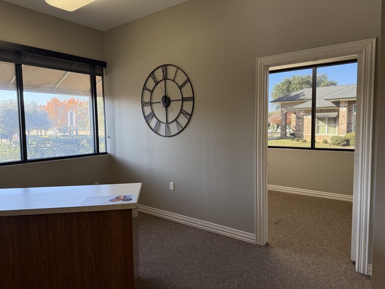 More Photos Of 1716 Chadwick Ct, Hurst Medical For Sale