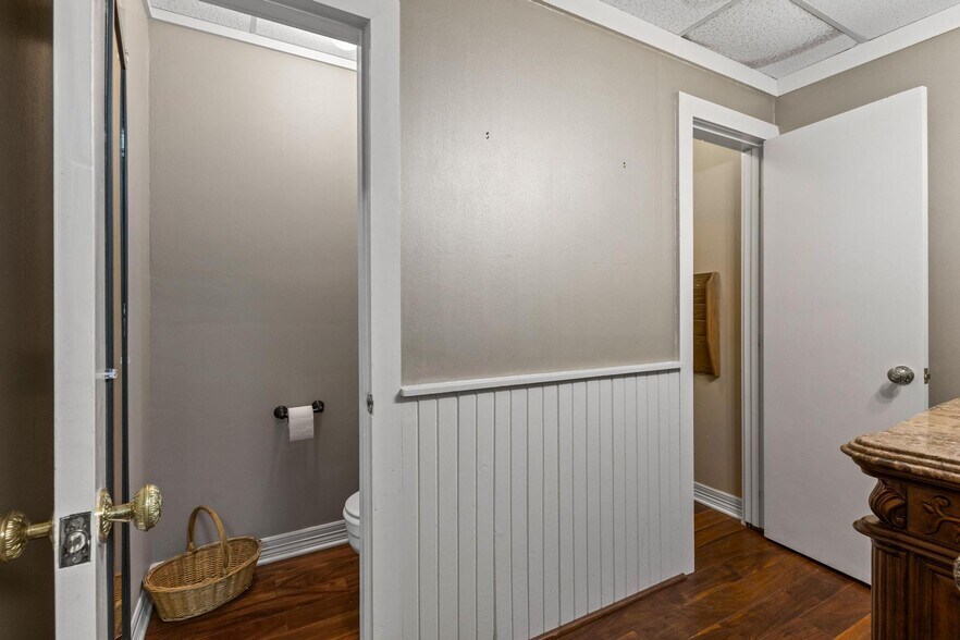 More Photos Of 111 S Travis St, Sherman Office For Sale