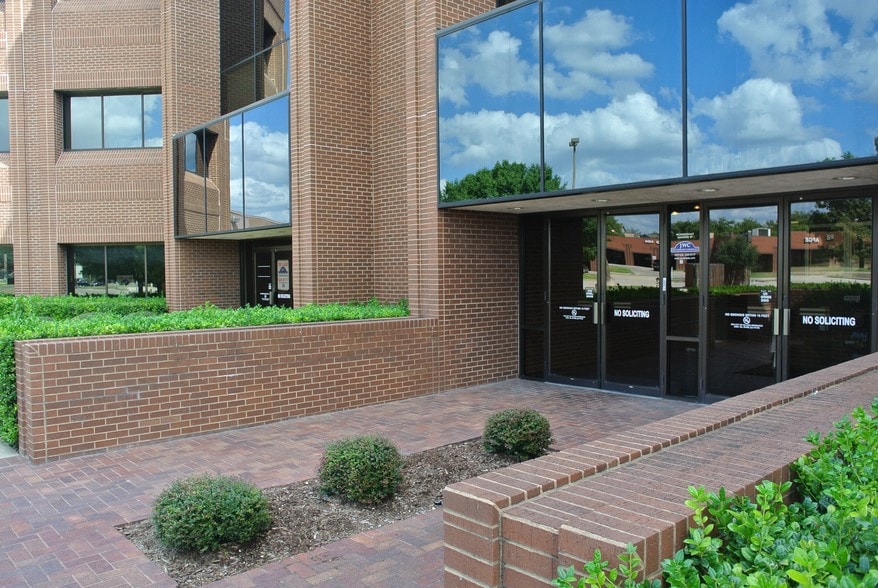 More Photos Of 1711 E Central Texas Expy, Killeen Office For Lease