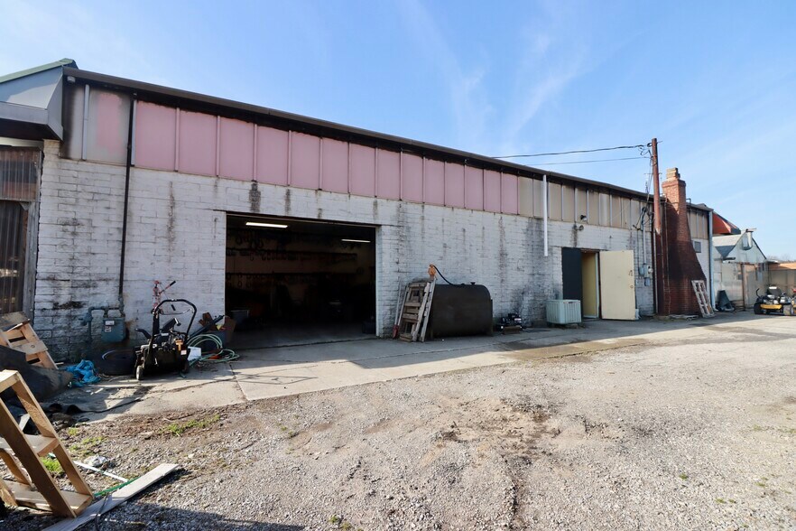 More Photos Of 8265 Euclid Chardon Rd, Kirtland Garden Center For Sale