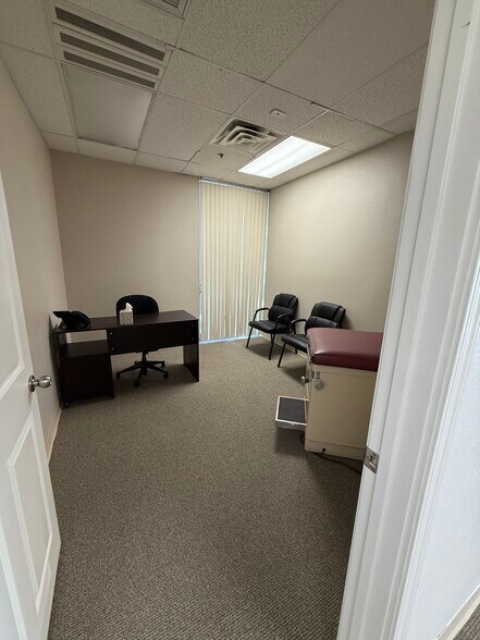 More Photos Of 4220 N 20th Ave, Phoenix Medical For Lease