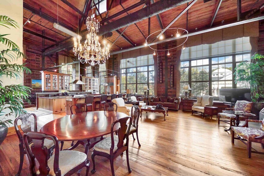 More Photos Of 210 E 2nd Ave, Rome Flex For Sale