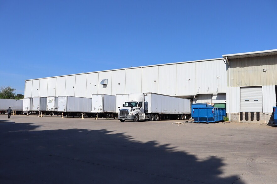 More Photos Of 7463 Bonnyshire Dr, Chattanooga Warehouse For Sale