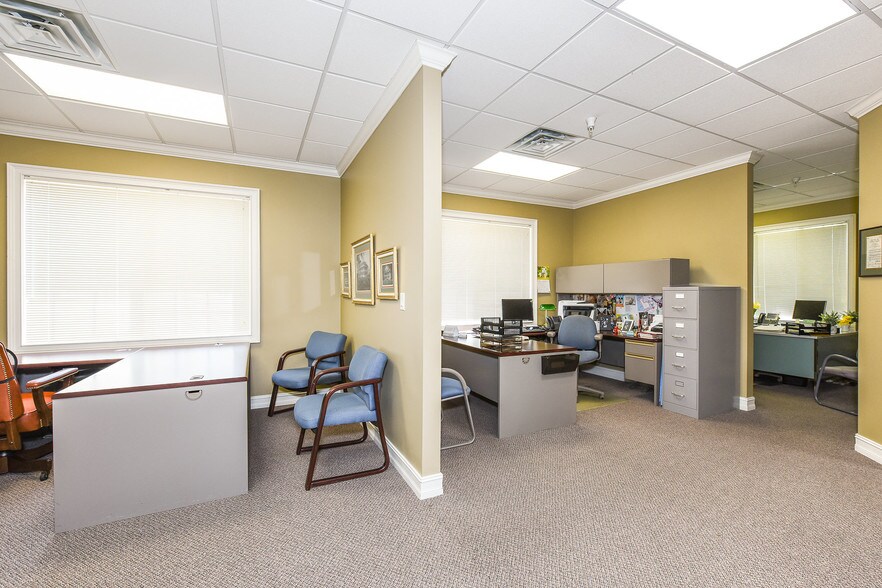 More Photos Of 3225 Shallowford Rd, Marietta Office For Lease