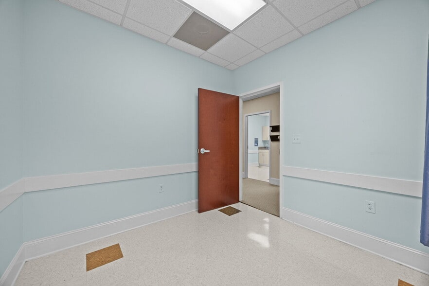 More Photos Of 2223 Hemby Ln, Greenville Medical For Sale