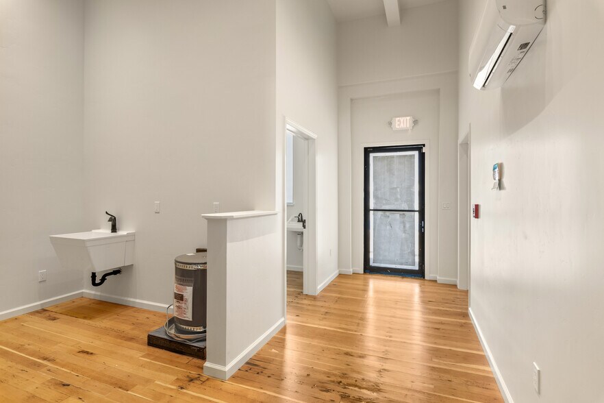 More Photos Of 302 N Main St, Lakeport Storefront For Sale