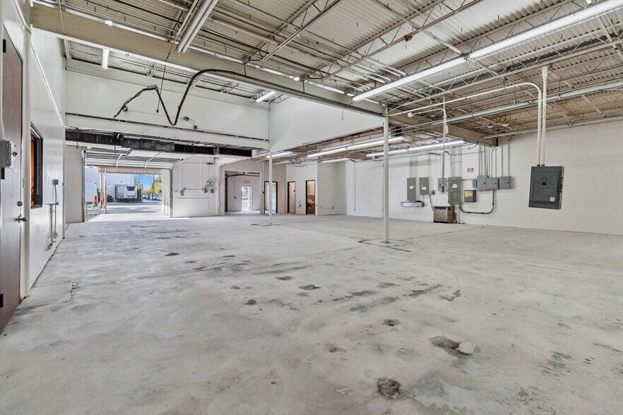 More Photos Of 429 Jefferson St, Kerrville Light Manufacturing For Lease
