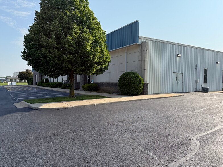 More Photos Of 4055 Steele Dr, Machesney Park Research And Development For Lease