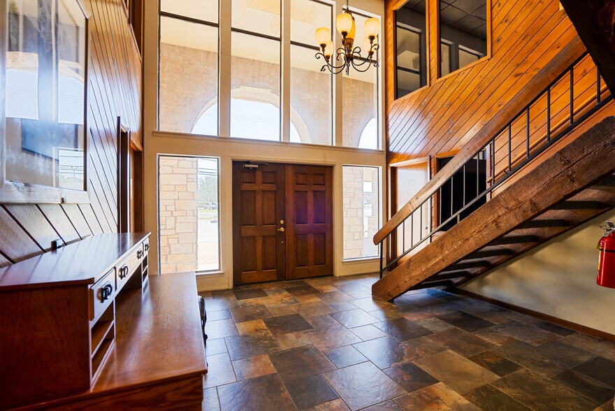 More Photos Of 2508 Williams Dr, Georgetown Loft Creative Space For Lease